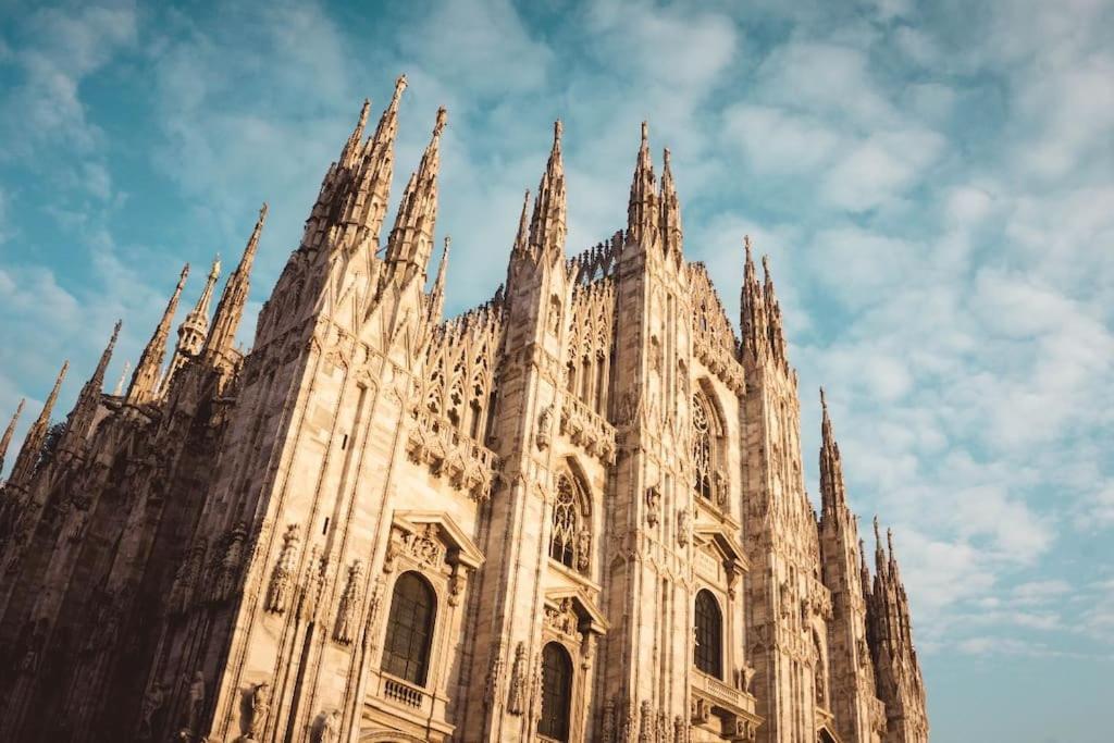 Linate Airport Elegant Suite,Tram 1 Minute Away ミラノ エクステリア 写真