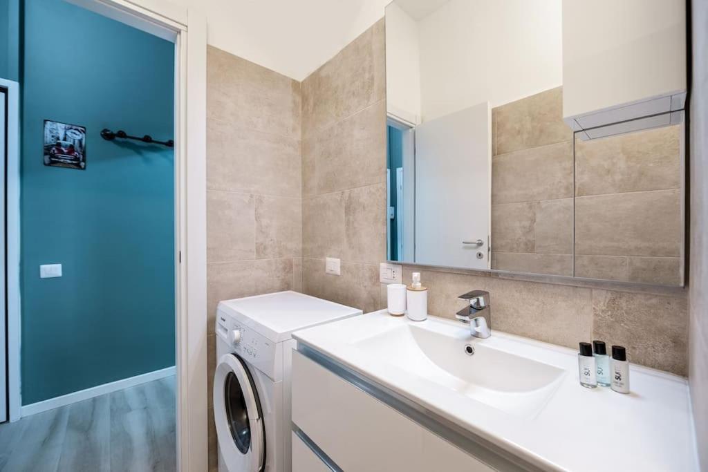 Linate Airport Elegant Suite,Tram 1 Minute Away ミラノ エクステリア 写真